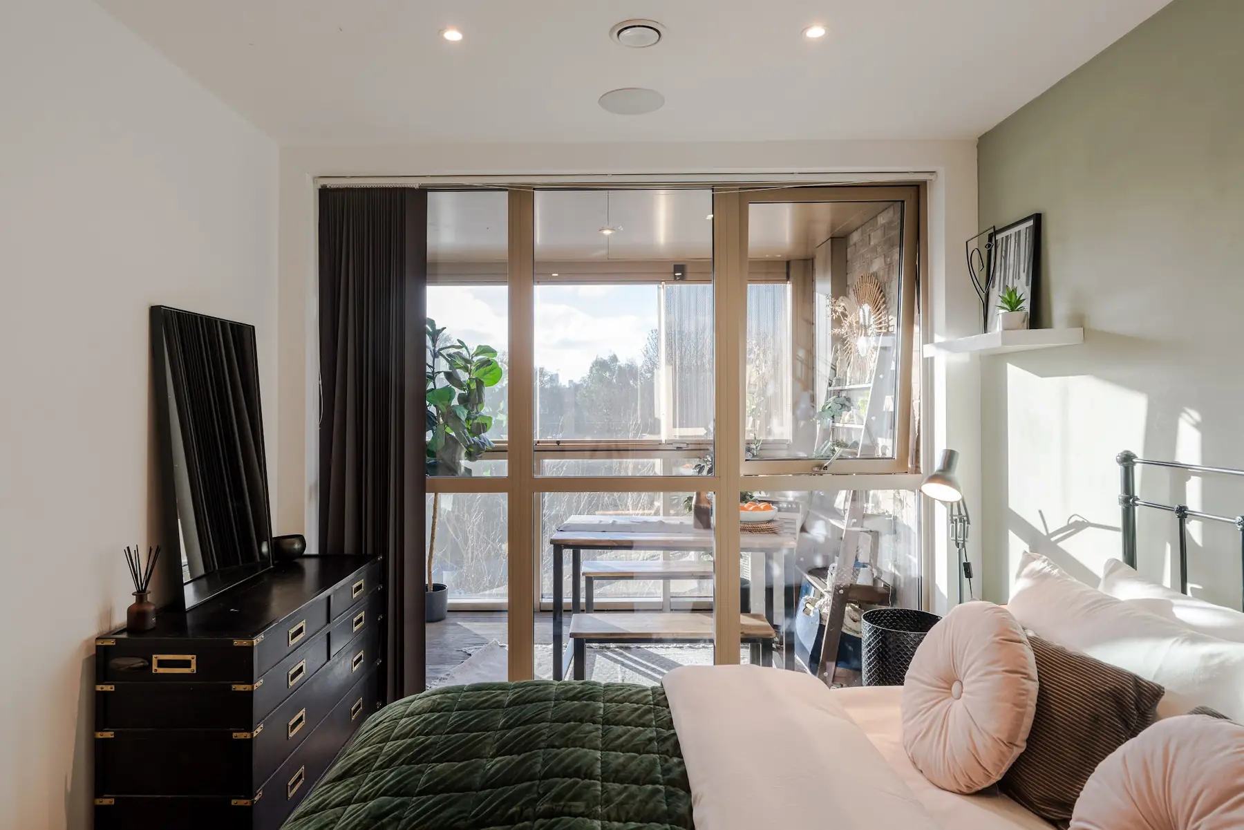 Hackney Wick Top Floor Apartment, photo 8