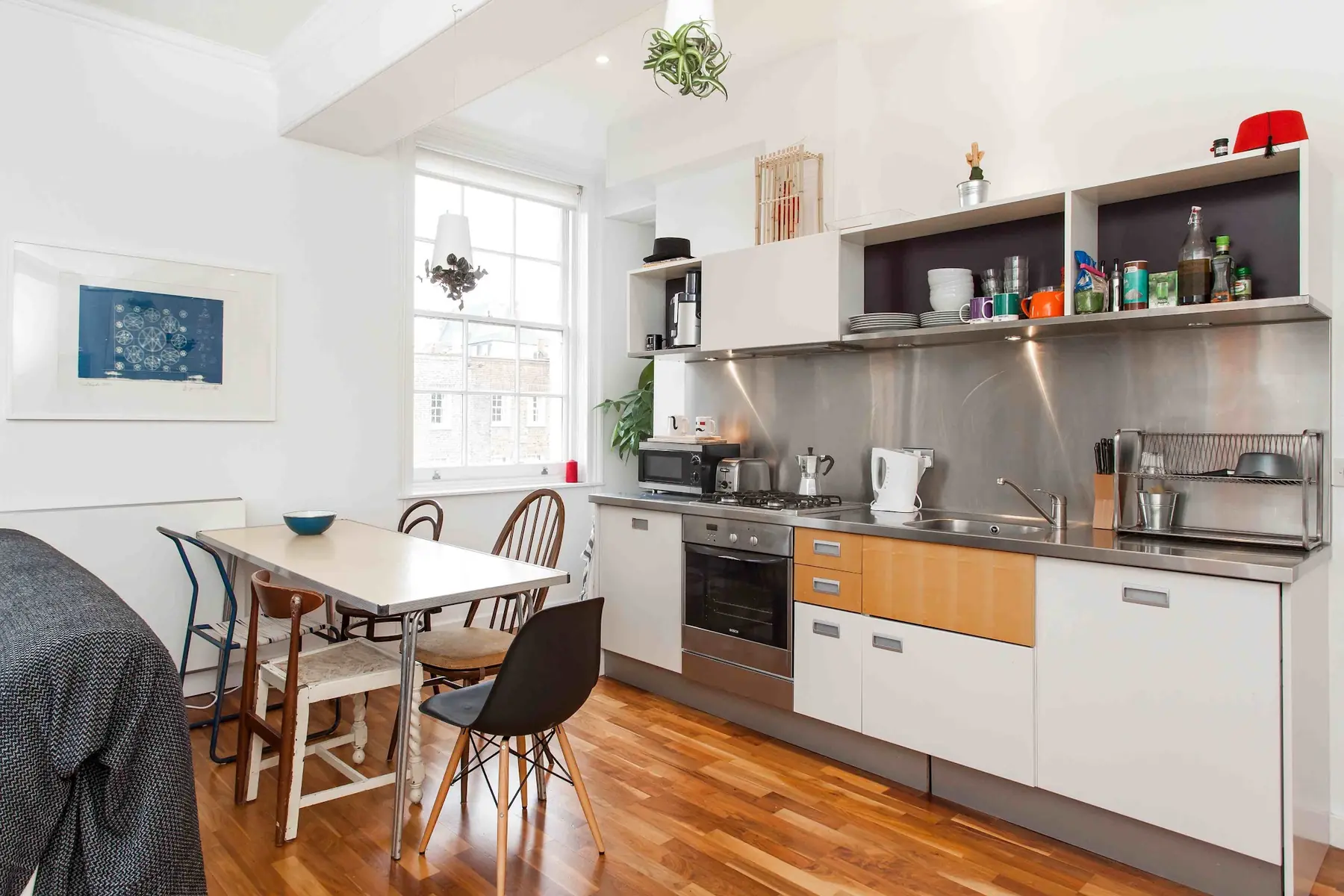 Hoxton Mid Century Apartment, photo 4