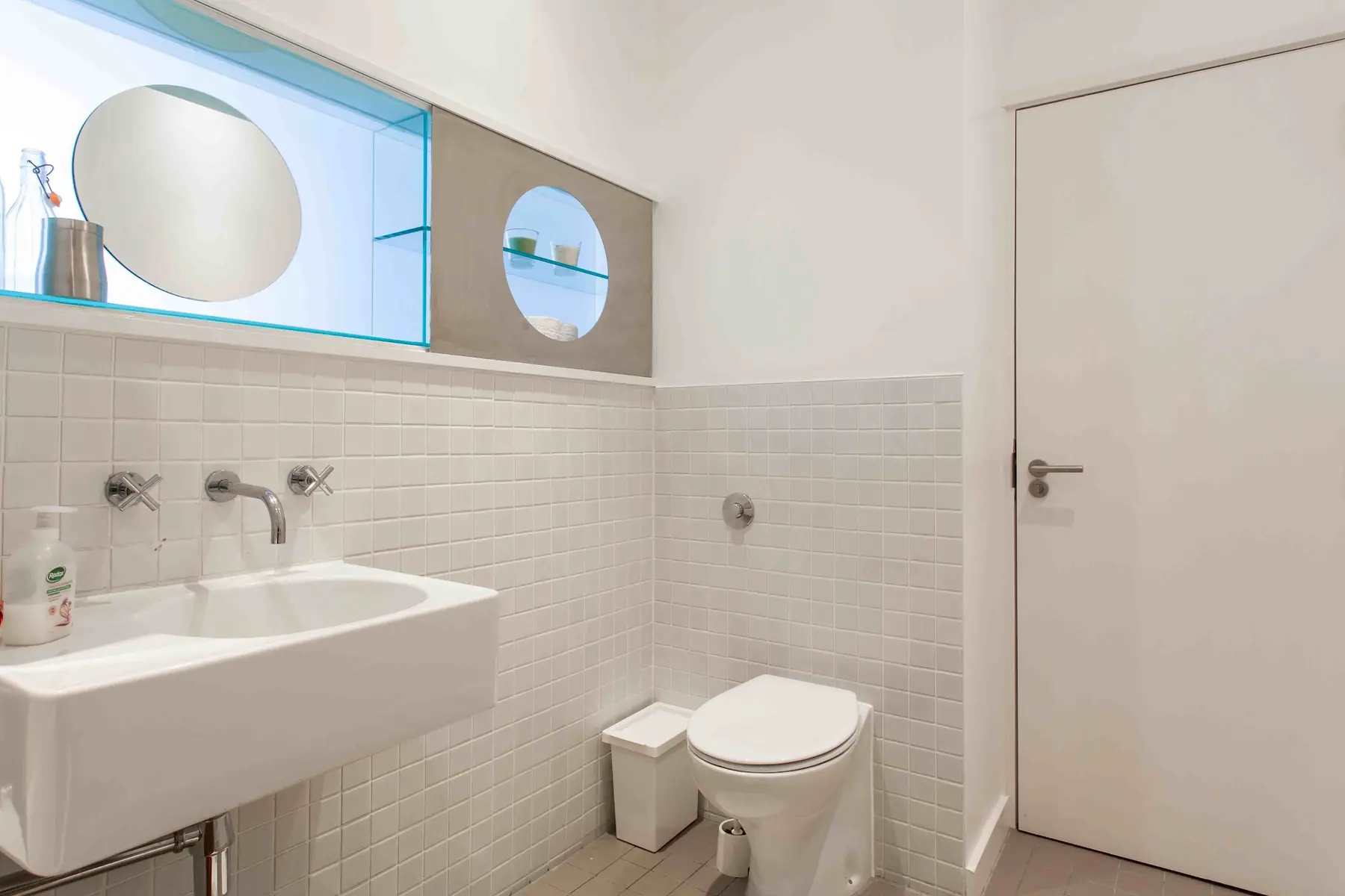 Hoxton Mid Century Apartment, photo 11